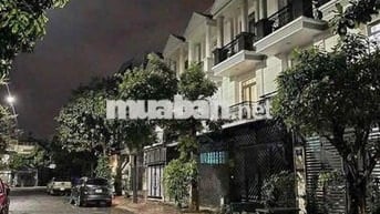 Cho thuê nhà phố 4Pn4wc nội thất cơ bản nằm trong Khu dân cư Phúc Đạt