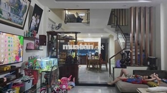 Bán nhà 3 tầng mặt tiền đường Nguyễn Thị Thập - Gần biển