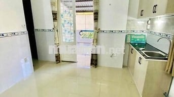 Gấp phòng 4tr8 có sân riêng ngay Võ Liêm Sơn P4 Q8 qua Parc mall 2’
