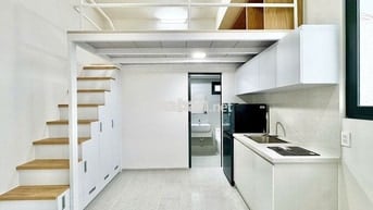 PHÒNG GÁC CỬA SỔ TRỜI NGAY PHẠM VĂN CHIÊU SÁT CV LÀNG HOA CÓ THANG MÁY