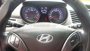 Hyundai Elantra Trắng Nhập khẩu