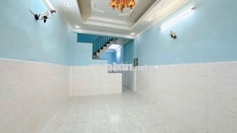 Nhà 3 lầu gồm 4pn &3 tollet. Nhà mới sạch sẽ, vừa ở vừa kd văn phòng