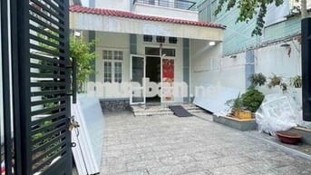 Nhà sân vườn rộng 5 phòng Hẻm 30/4 giá tốt