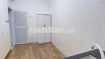 PHÒNG FULL NỘI THẤT. Giá 2.8tr. ĐỐI DIỆN TÒA NHÀ E TOWN, GẦN NHÀ GA T3