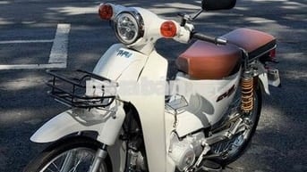 Xe máy độ Honda Cub Trắng Uma 28
