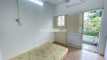Ban công ngay trung tâm Tân Phú chưa tới 4tr