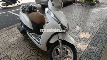 Honda Lead Trắng Xăng
