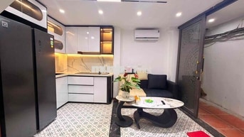 nhà nhìn ra phố Bạch Mai 30m2 x5T giá 5.6 tỷ 2 thoáng dân xây sổ đỏ CC