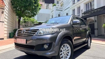 Toyota Fortuner 2.4 G máy dầu số sàn model 2014