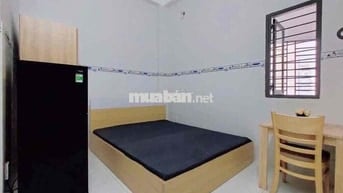 Phòng rẻ - Có thang máy - Ngay chợ Hoàng Hoa Thám - Trống sẵn