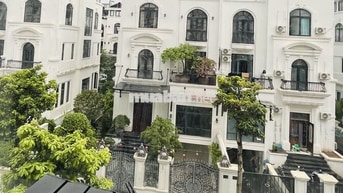 Phòng khép kín trong biệt thự Louis city Hoàng Mai