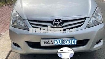 Toyota Innova 8 chỗ Bạc