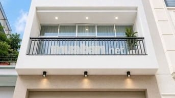 Cần cho thuê nhà Mặt Tiền 99A Trần Quang Diệu P.14 Quận 3