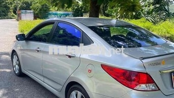Hyundai Accent số tự động