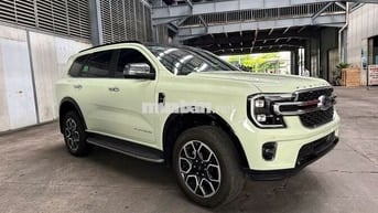 Ford Everest Titanium 4x2 2022 Xanh nhạt