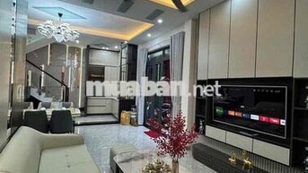 Nhà đep Cho thuê nhà 3 tầng 2 mặt kiệt Trần Cao Vân, gần biển, nhà mới