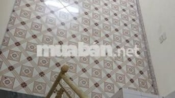 Nhà riêng 2 tầng, có sân chung rộng, gần trung tâm