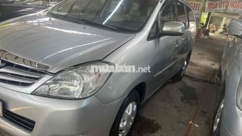 Toyota Innova 7 chỗ màu Bạc