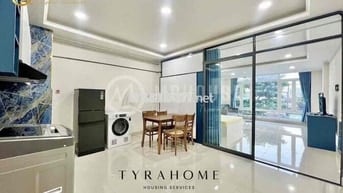 Căn Hộ Rộng 50m2 Gần Ngã Tư Hàng Xanh, Mặt Tiền Đường, Full Nội Thất