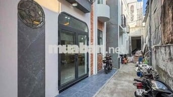Nhà lầu mới 100% gần. Vincom Hùng Vương, đầy đủ nội thất