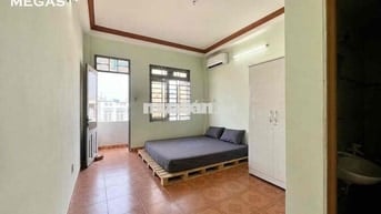 PHÒNG CHDV BAN CÔNG _ Full Nội thất _ Gần CVPM Quang Trung