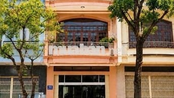 bán nhà hai bà trưng 3 tầng,gần chợ đêm,để lại nội thất,khu an ninh
