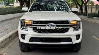 Everest Platinium 2025 Xuất Hoá Đơn Xe Rất Đẹp