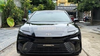 Toyota Camry 2.5 Hybrid Top 2025 chạy 6000 km