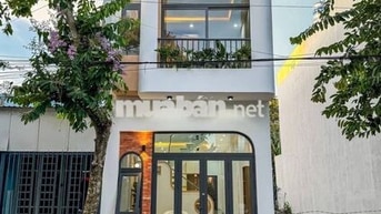 Nhà 1 trệt 1 lầu giá 1ty950 ngay Vòng xoay Tân Hiệp