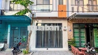 Nhà 1 trệt 1 lầu tại cổng sau KCN Nam Tân Uyên giá 1ty890