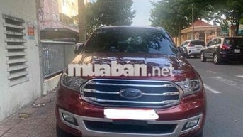 Ford Everest  màu Đỏ