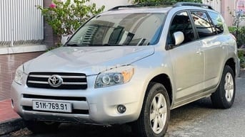 Toyota RAV4 Limited 2 cầu Bạc 7 chỗ