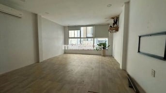 Nhà mới - MT Thủ Khoa Huân Q1 2 lầu giá chỉ 1xx. Khu khách sạn bao vây