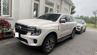 Ford Everest Titanium 4x4 2022 Trắng ngọc trai