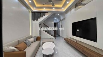 - GIA CHỦ CẦN TIỀN NHỜ BÁN GẤP CĂN NHÀ 4 TẦNG ,THANG MÁY NHẬP KHẨU, NẰ