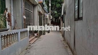 nhà riêng  hoàn toàn, có điều hoà  Wc ,?bếp,?tắm, gác xép