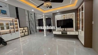 nhà mới kiểu hiện đại  xây sẵn nội thất như hình 5p 6wc , 