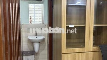 Nhà cho thuê 3,5 tấm. Dt 5*10, gồm 4pn và 3 tollet. Hẻm xe tải kd