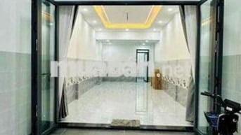 NHÀ RỘNG SÂN XE HƠI 4x27 4PN 3WC SẴN MÁY LẠNH