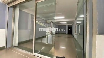 Cho thuê nhà MT Hoàng Hoa Thám trống suốt tiện kinh doanh