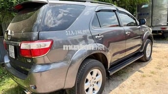 Toyota Fortuner 2011 2 cầu bản cao cấp Xám