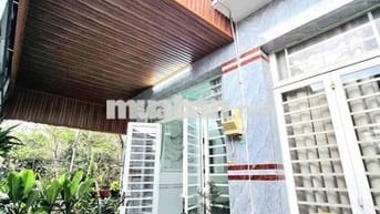 🔥🔥🔥nhà bán có phòng ngủ dưới đất,  1 lầu , gần chợ với trường học🔥🔥🔥