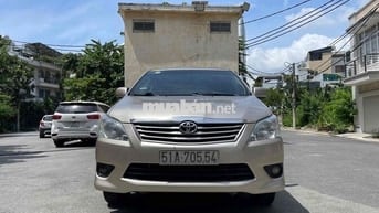 Toyota Innova E 2013 Vàng cát 8 chỗ