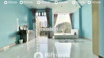 STUDIO BAN CÔNG, CỬA SỔ FULL NỘI THẤT SIÊU RỘNG KẾ ĐẦM SEN