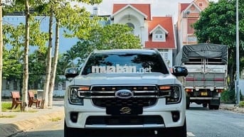 Ford Everest 2024 Titanium 2.0 AT Trắng