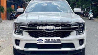 Ford Everest Platinum 2025 Trắng 16.000 km