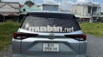 Toyota Avanza Premio 7 chỗ Bạc