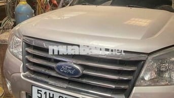Ford Everest SUV 7 chỗ Tự động Dầu Vàng cát