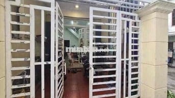 Nhà bán DT 3m70x15m5 nở hậu 4m5 .1 lầu 3 P .2 wc P1 Q8