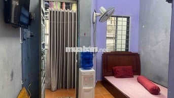 phòng lầu 1,có ban công,giờ giấc tự do,cửa vân tay, đường kinh Dương V